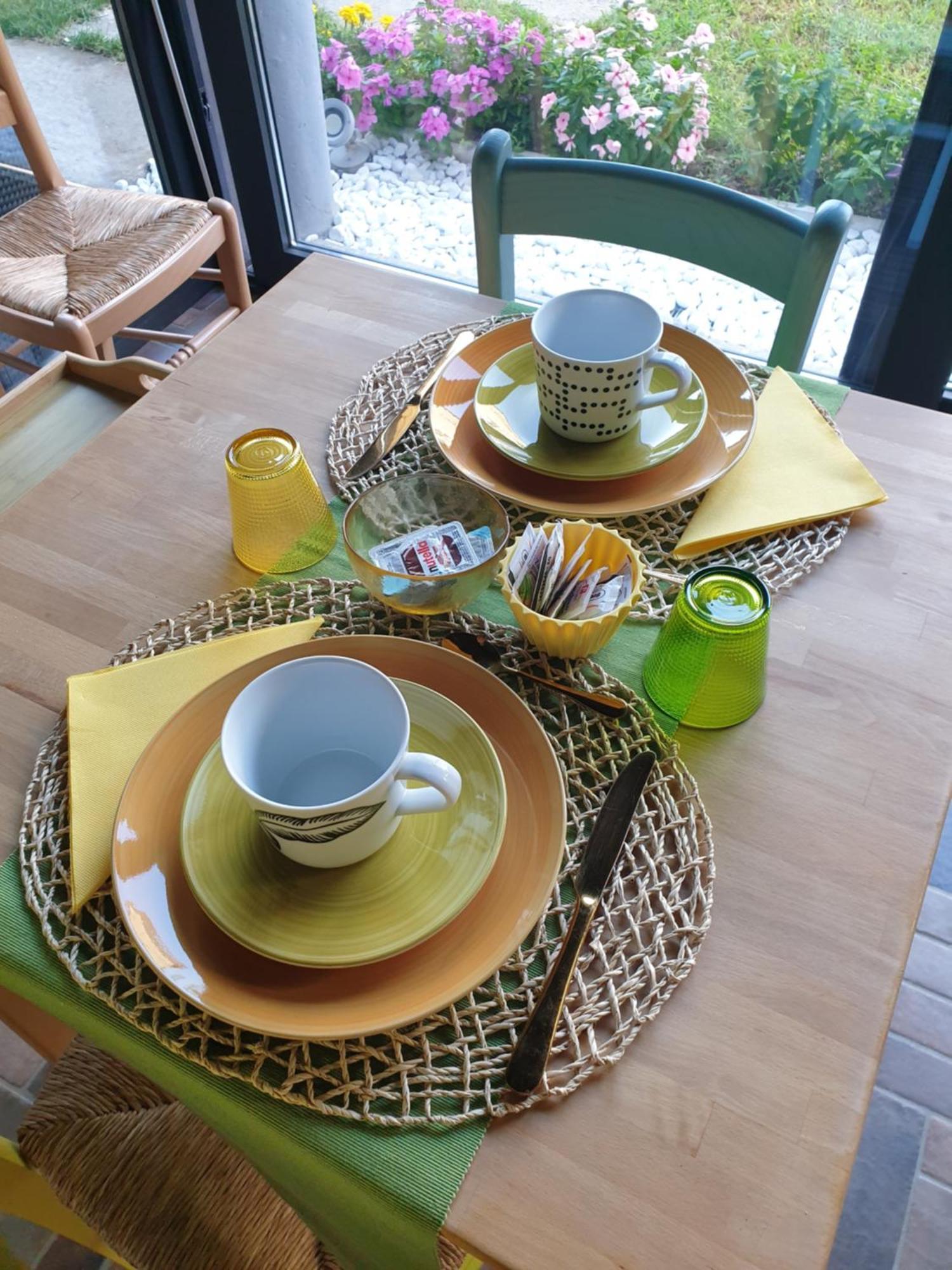 Bed and Breakfast Le Tre Arti Gavirate Exterior foto