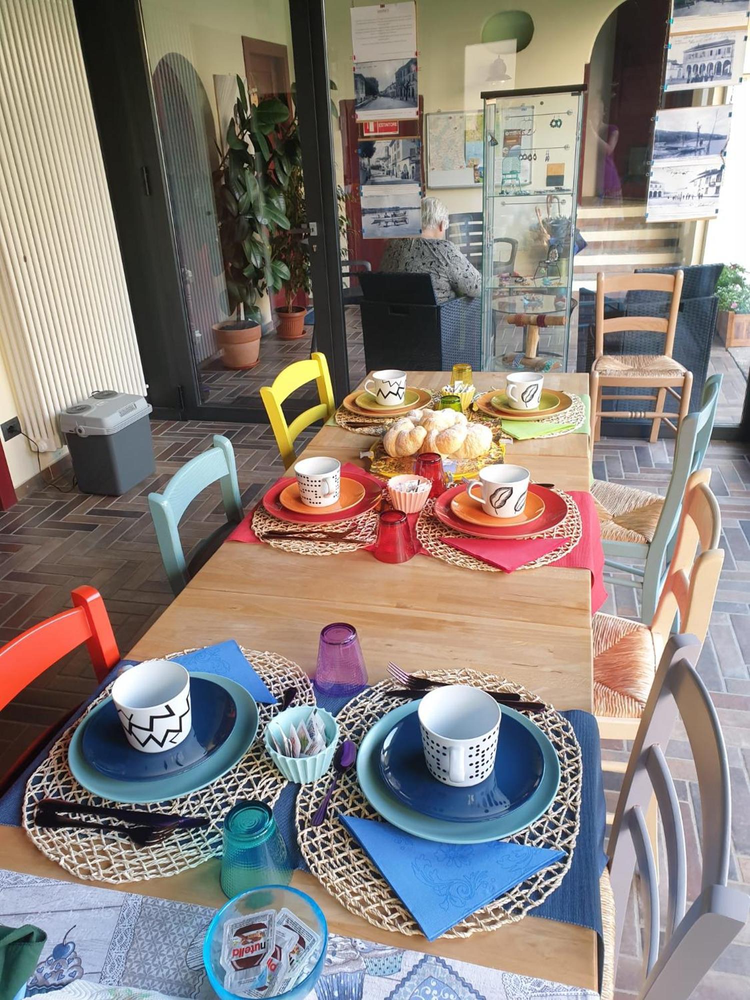 Bed and Breakfast Le Tre Arti Gavirate Exterior foto